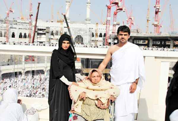 Veena Malik with husband  Asad in hajj